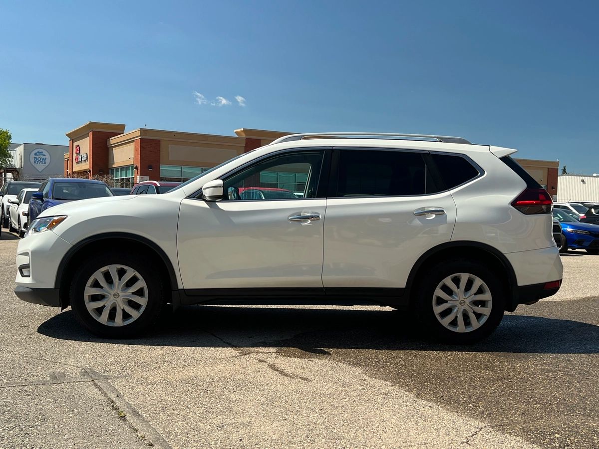 2018 Nissan Rogue SV - Image 4
