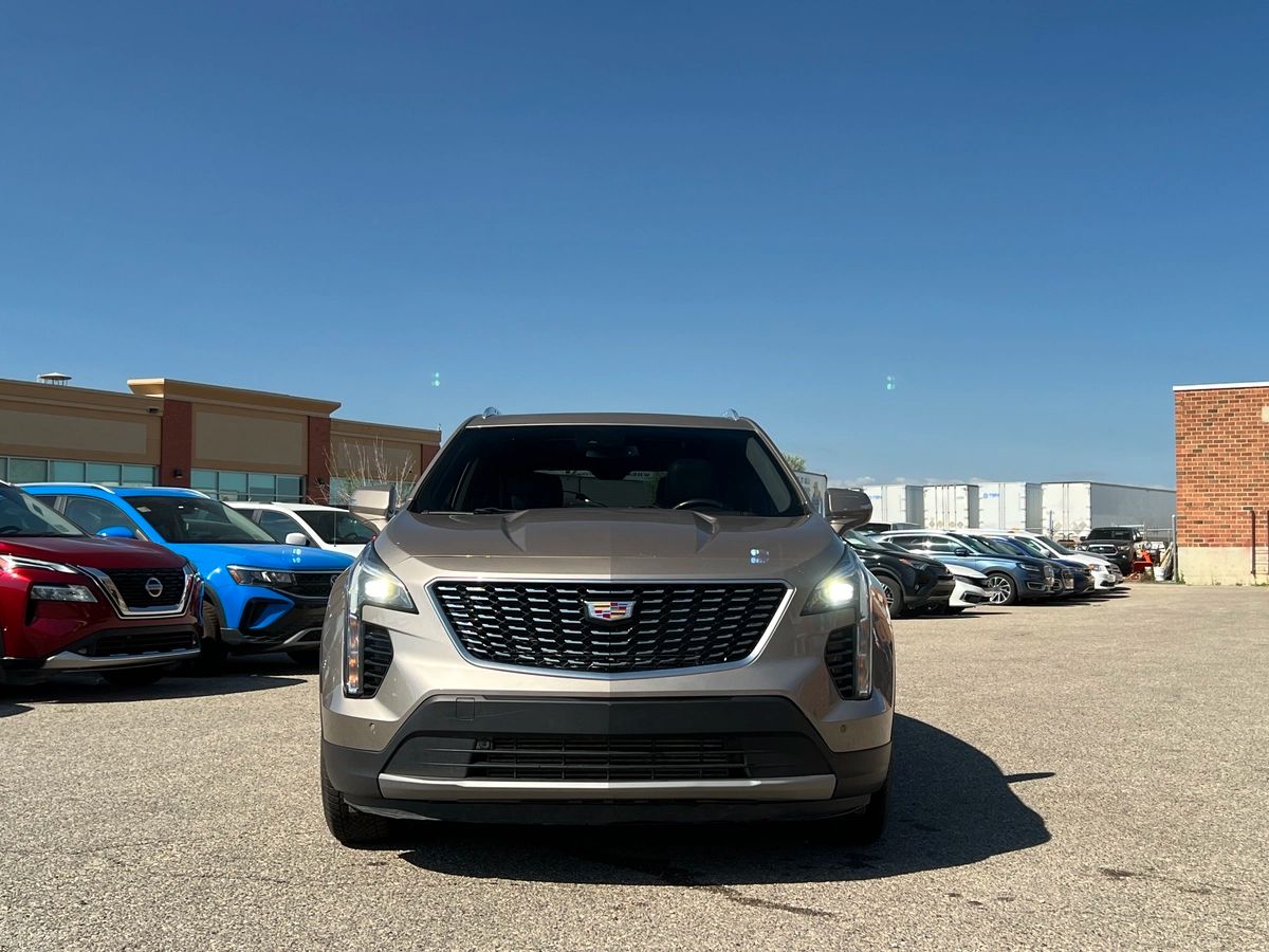 2023 Cadillac XT4 Luxury - Image 2