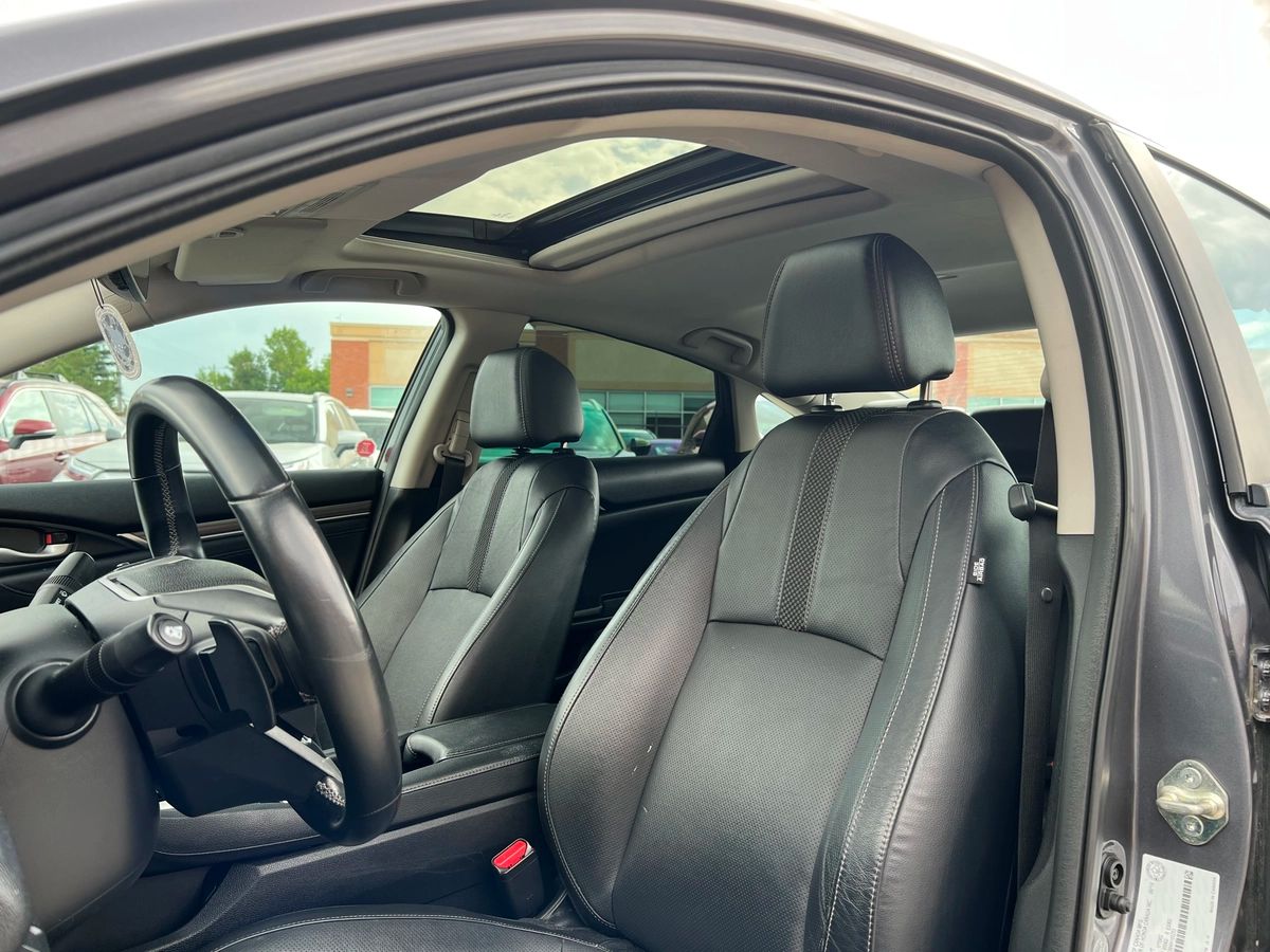 2019 Honda Civic Sedan Touring - Image 16