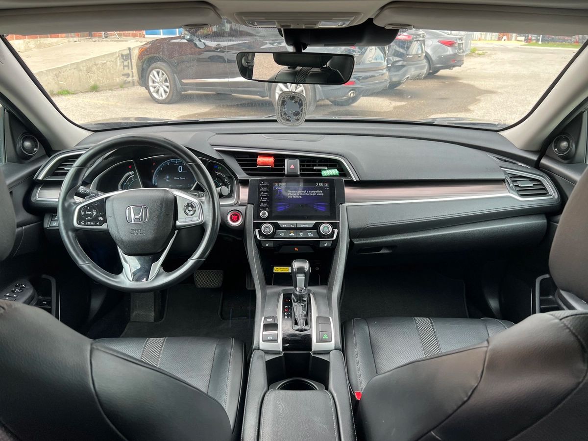 2019 Honda Civic Sedan Touring - Image 12
