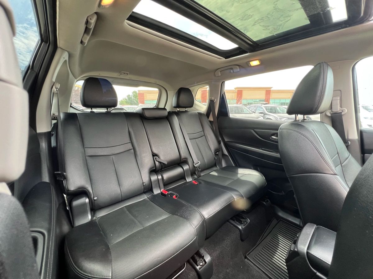 2016 Nissan Rogue SL - Image 13