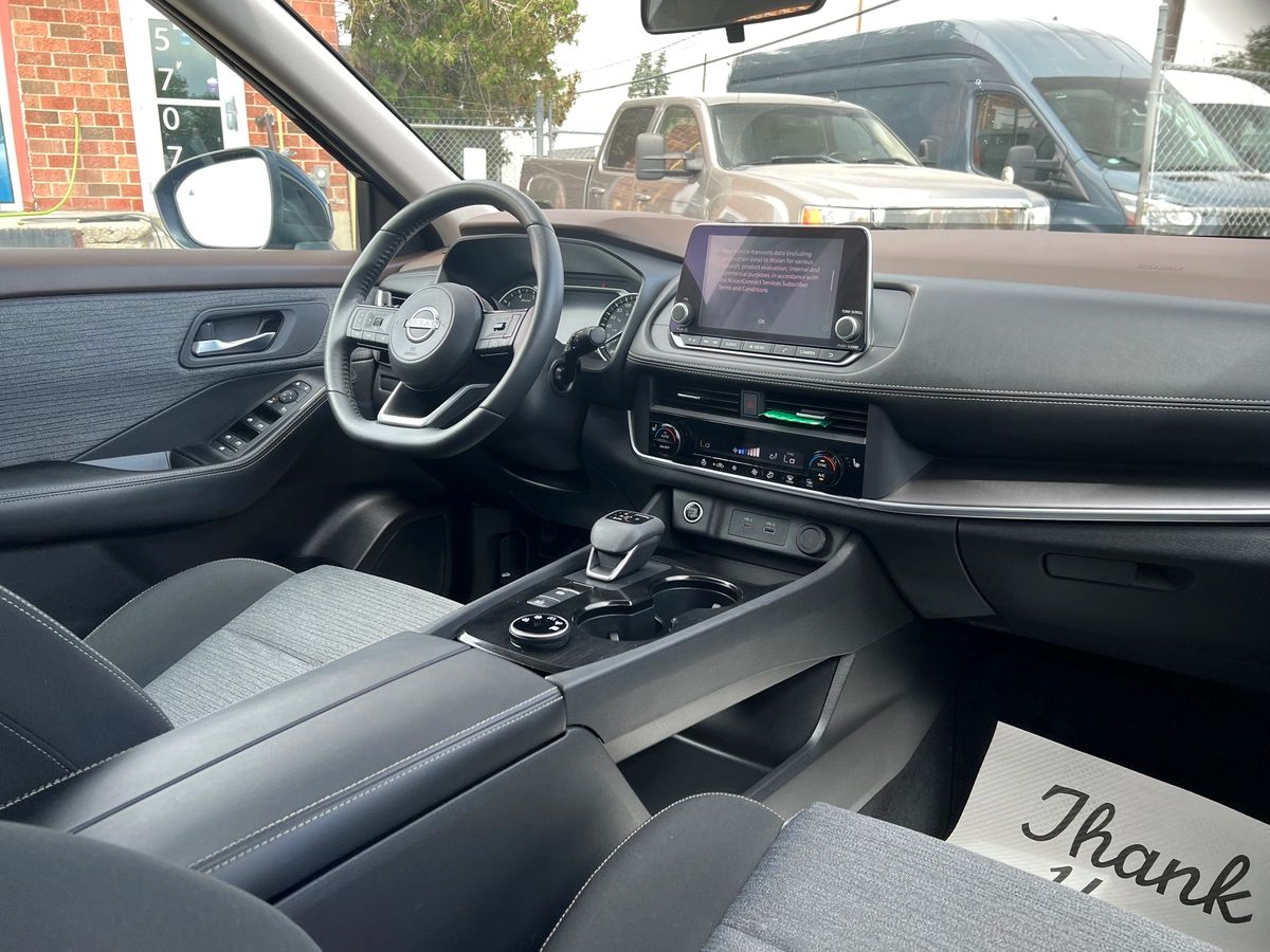 2023 Nissan Rogue SV - Image 12