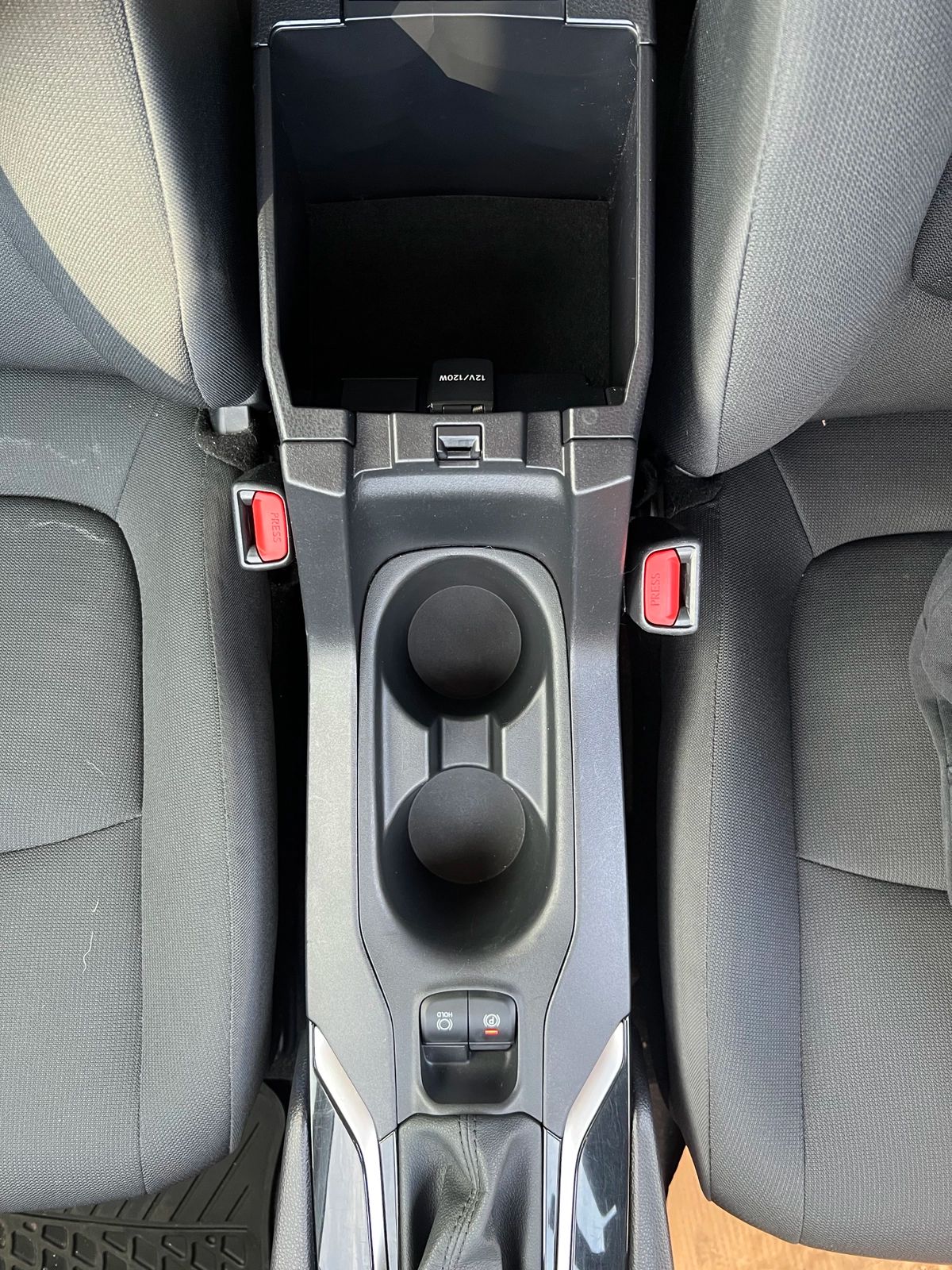 2022 Toyota Corolla Cross LE - Image 20