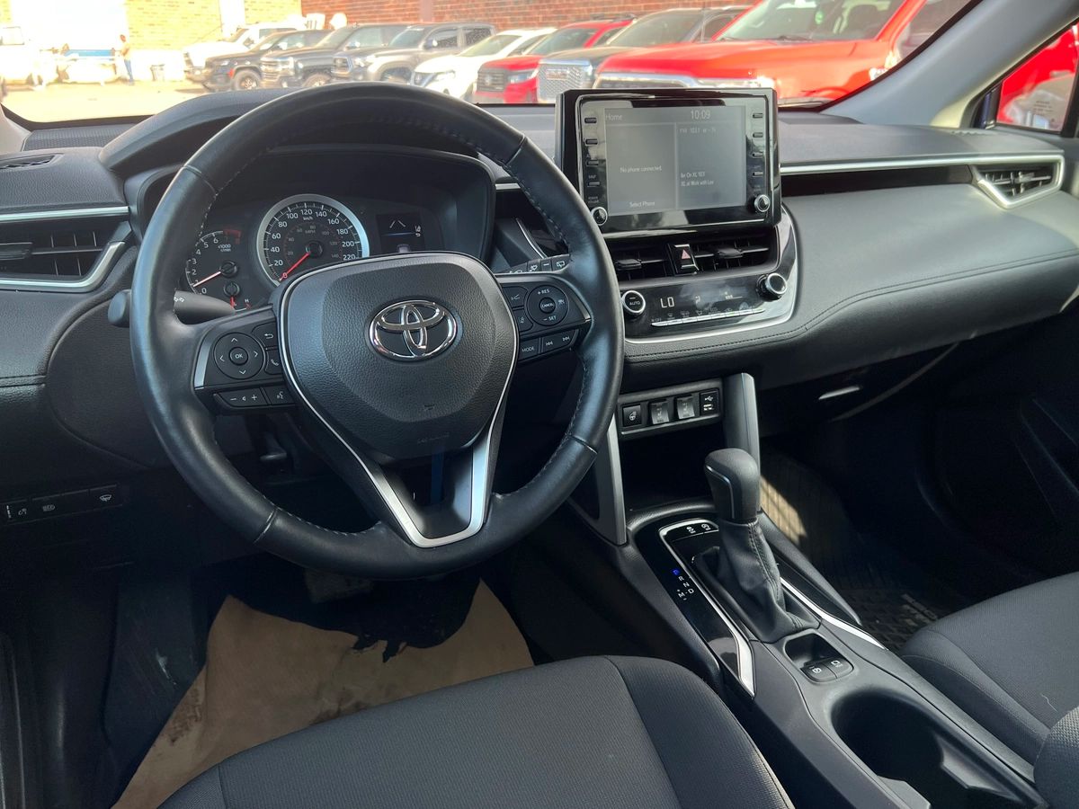 2022 Toyota Corolla Cross LE - Image 11