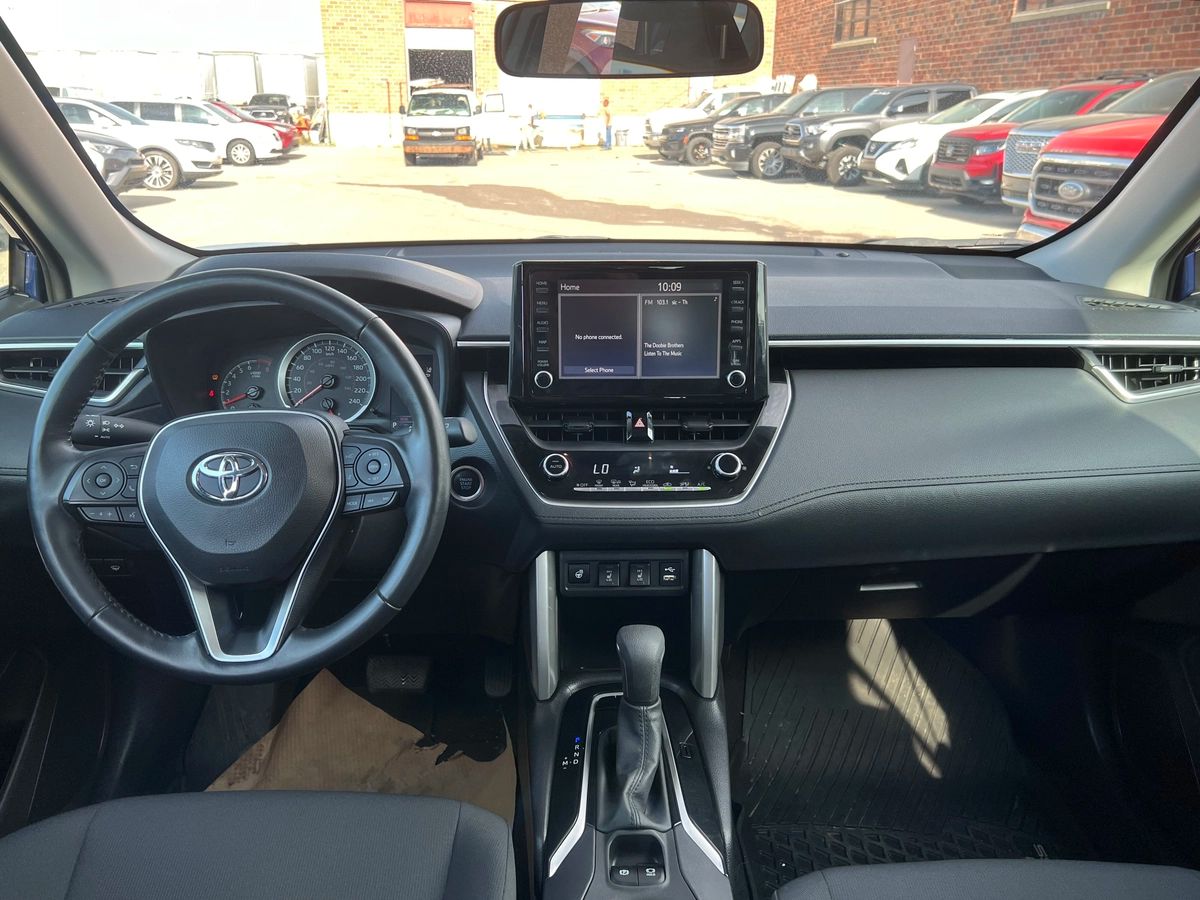 2022 Toyota Corolla Cross LE - Image 12