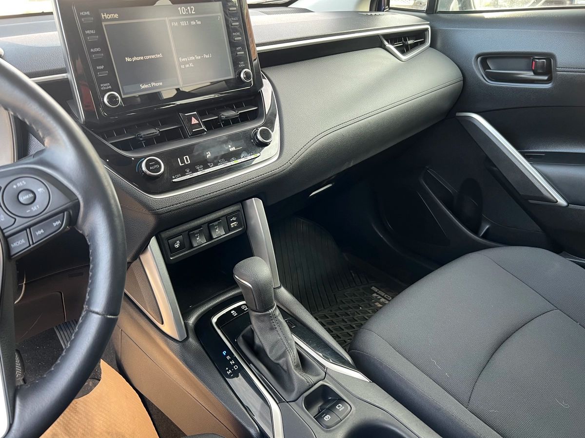 2022 Toyota Corolla Cross LE - Image 18