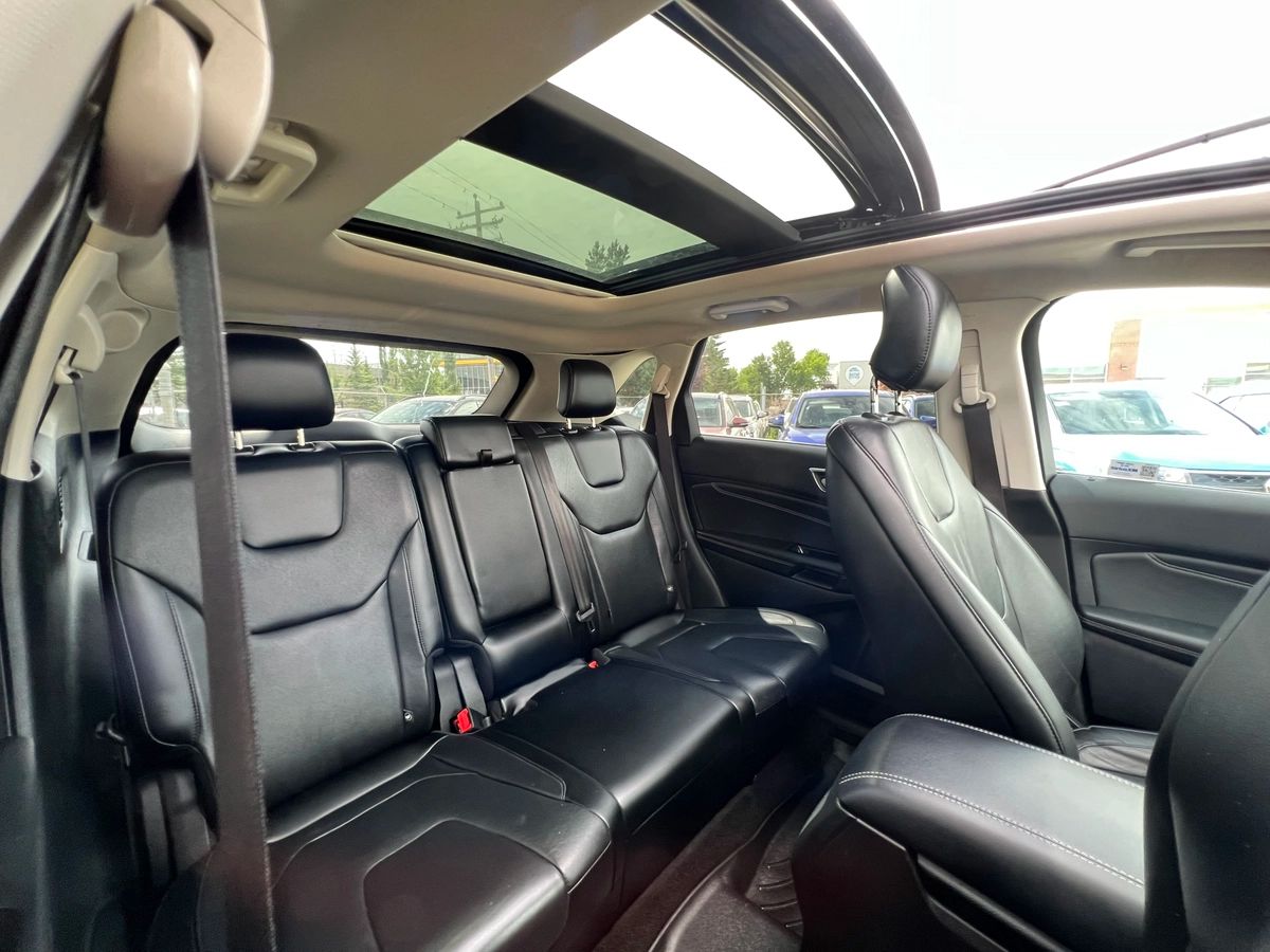 2019 Ford Edge Titanium - Image 14