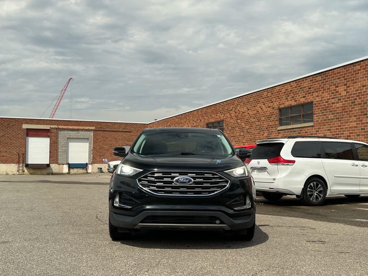 2019 Ford Edge Titanium - Image 2
