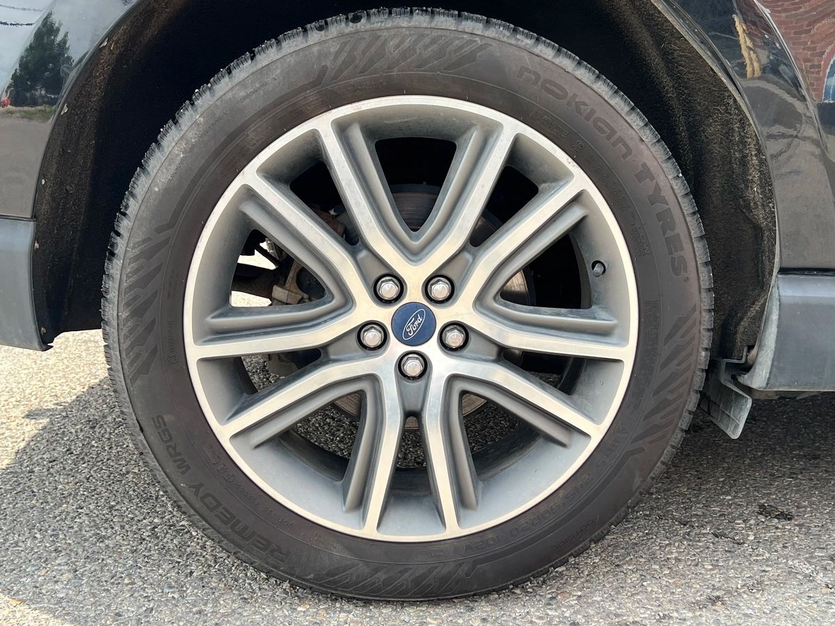 2019 Ford Edge Titanium - Image 9