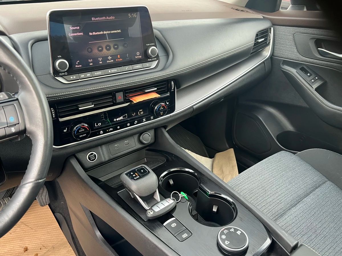 2022 Nissan Rogue SV - Image 17