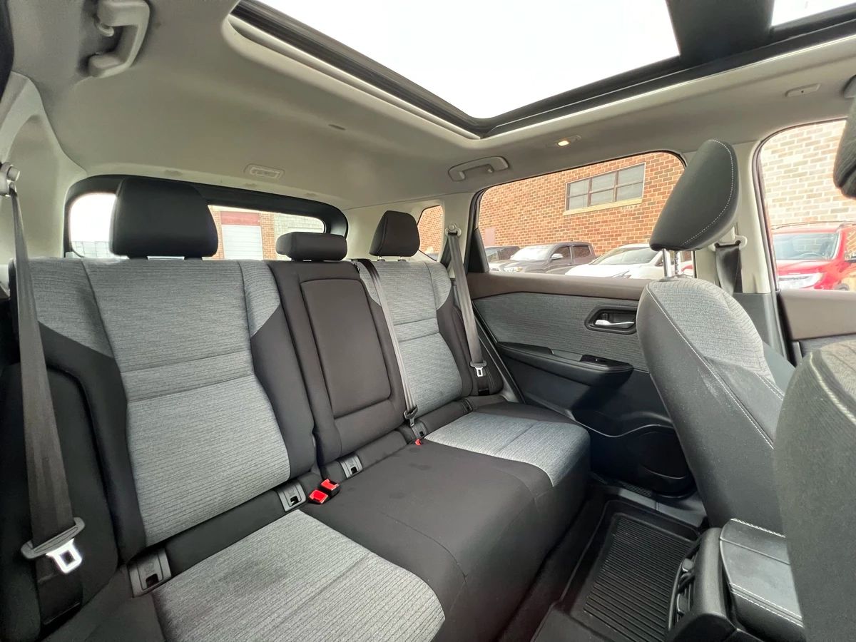2022 Nissan Rogue SV - Image 13