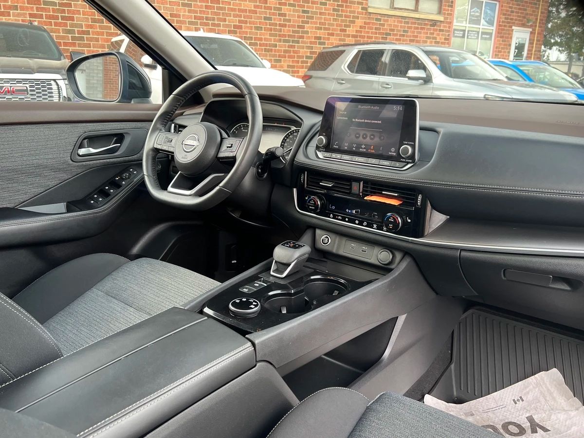 2022 Nissan Rogue SV - Image 12