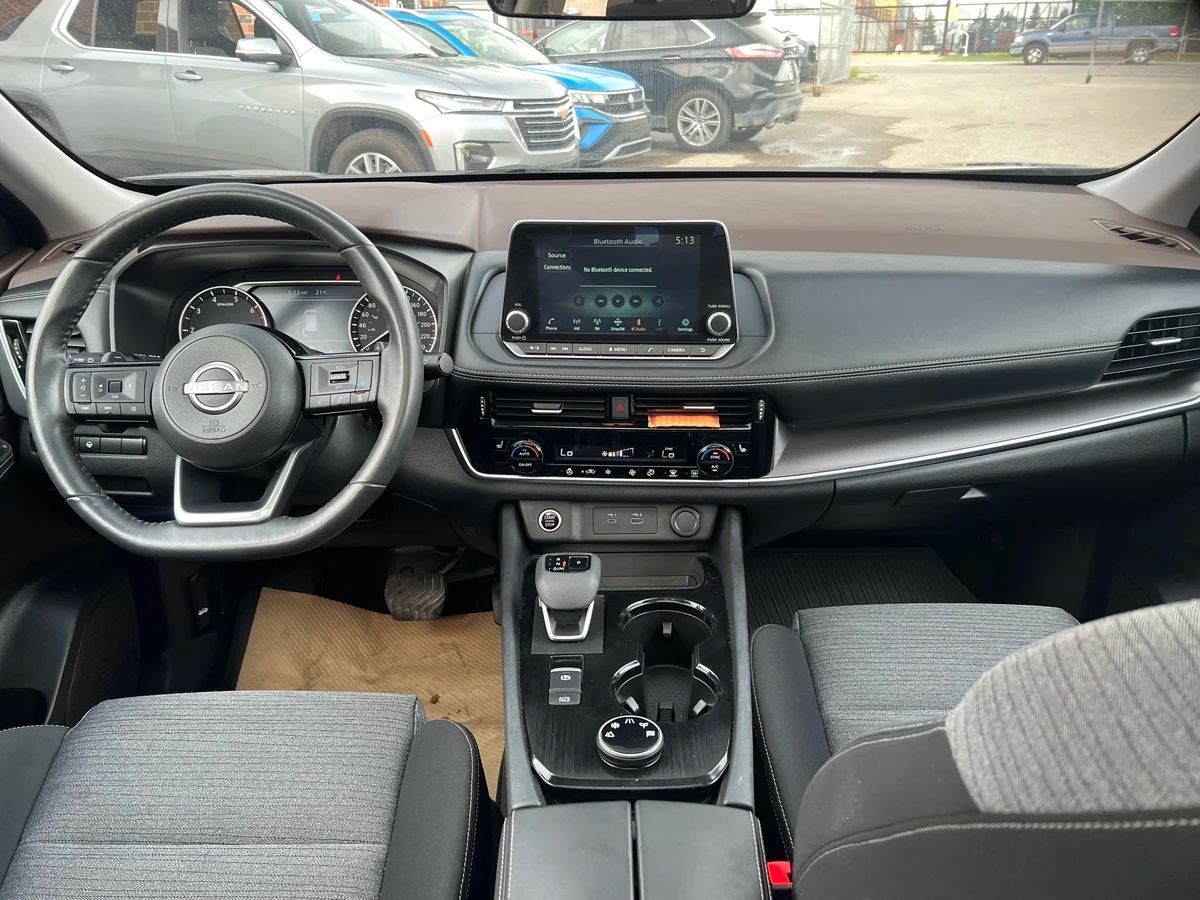 2022 Nissan Rogue SV - Image 11