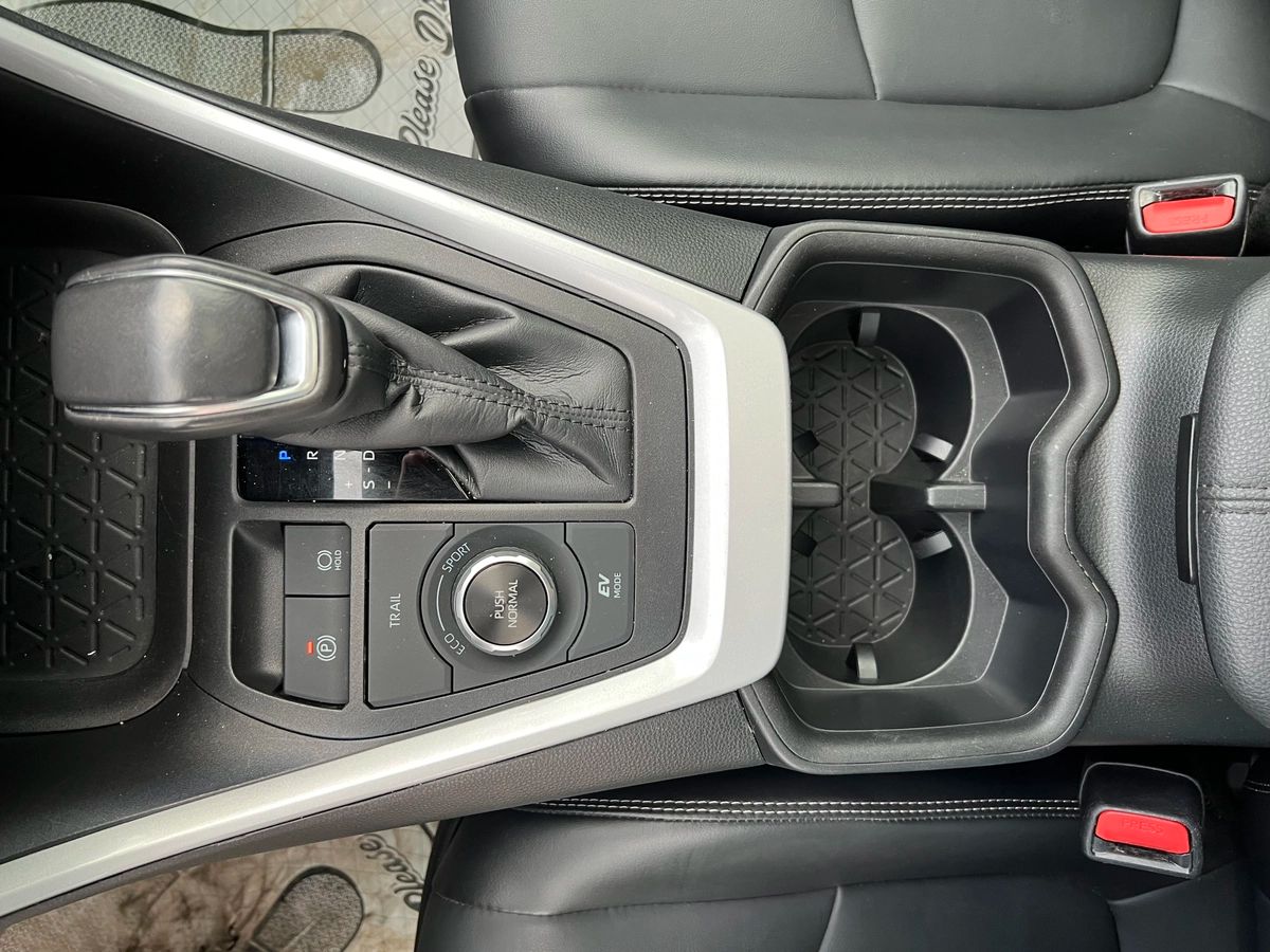 2023 Toyota RAV4 Hybrid XLE - Image 19