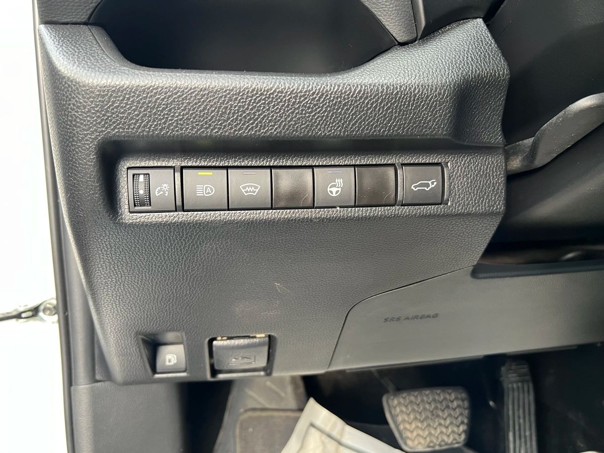 2023 Toyota RAV4 Hybrid XLE - Image 17