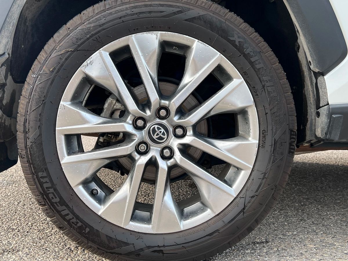2023 Toyota RAV4 Hybrid XLE - Image 9