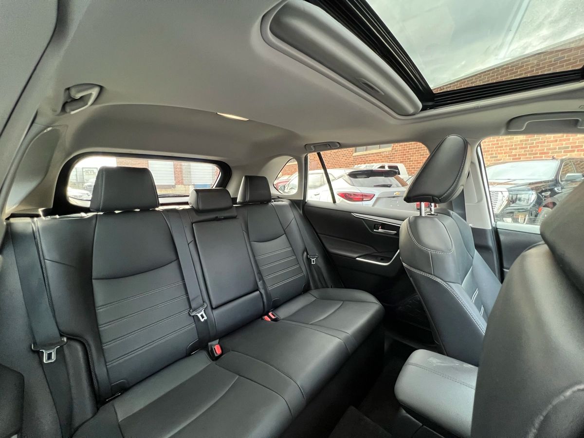 2023 Toyota RAV4 Hybrid XLE - Image 14