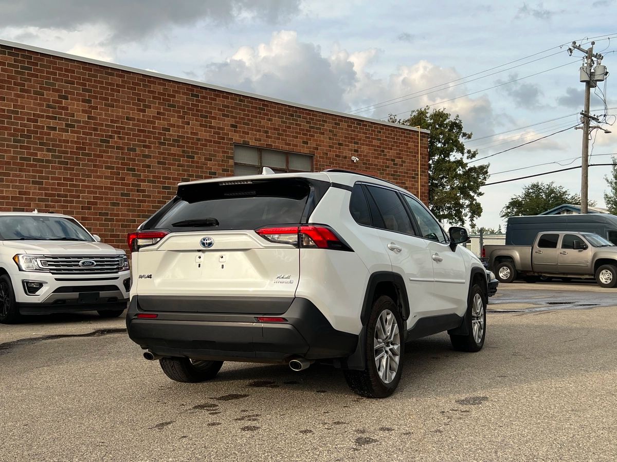 2023 Toyota RAV4 Hybrid XLE - Image 7