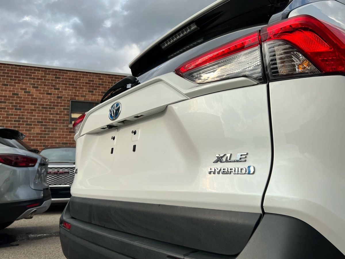 2023 Toyota RAV4 Hybrid XLE - Image 10