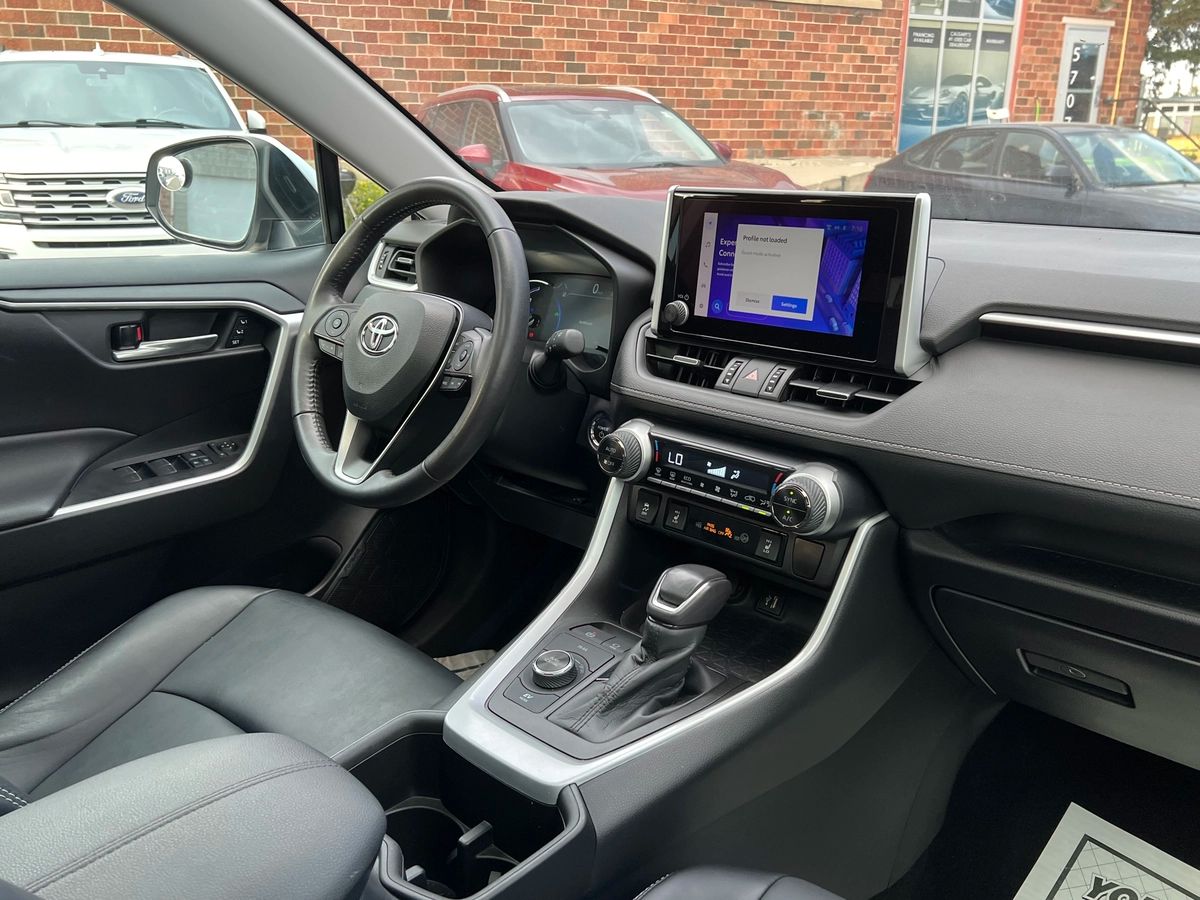2023 Toyota RAV4 Hybrid XLE - Image 13