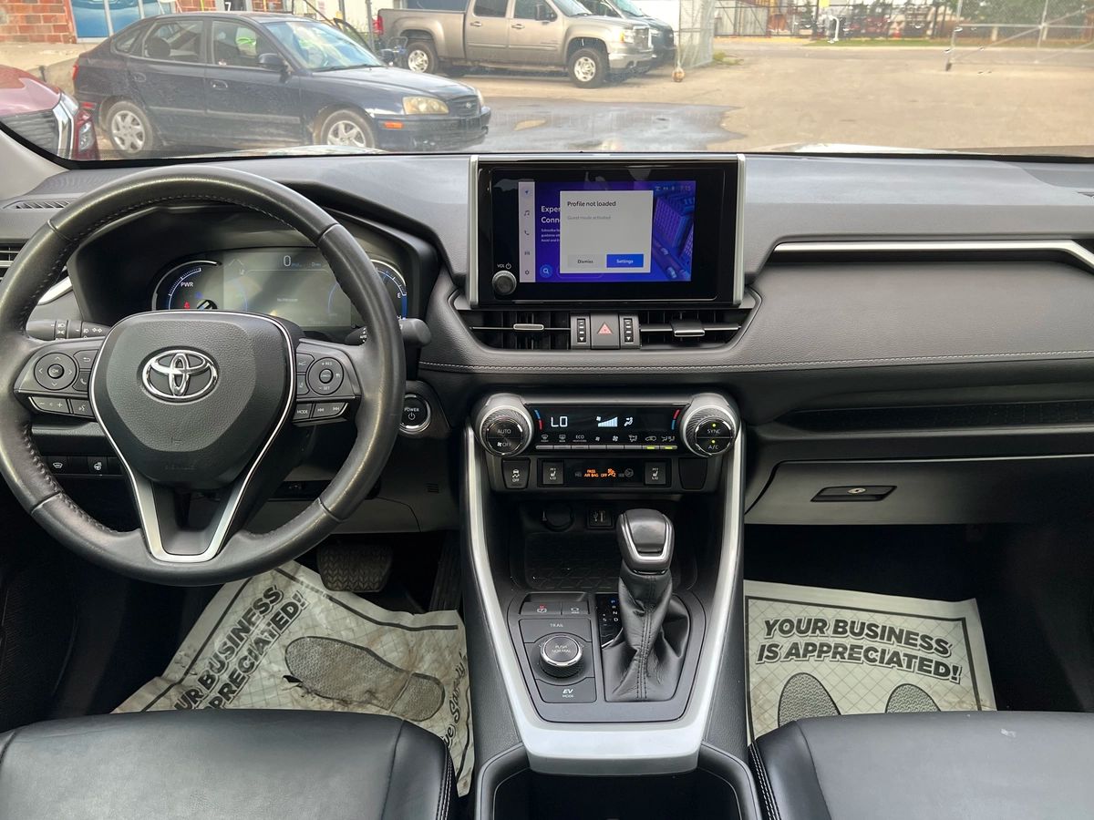 2023 Toyota RAV4 Hybrid XLE - Image 12