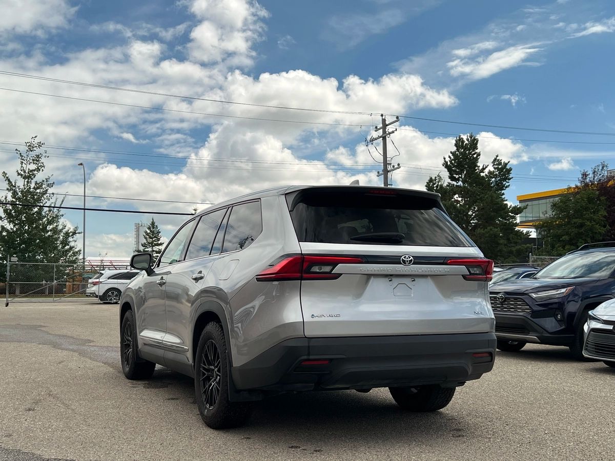 2024 Toyota Grand Highlander Hybrid XLE - Image 5