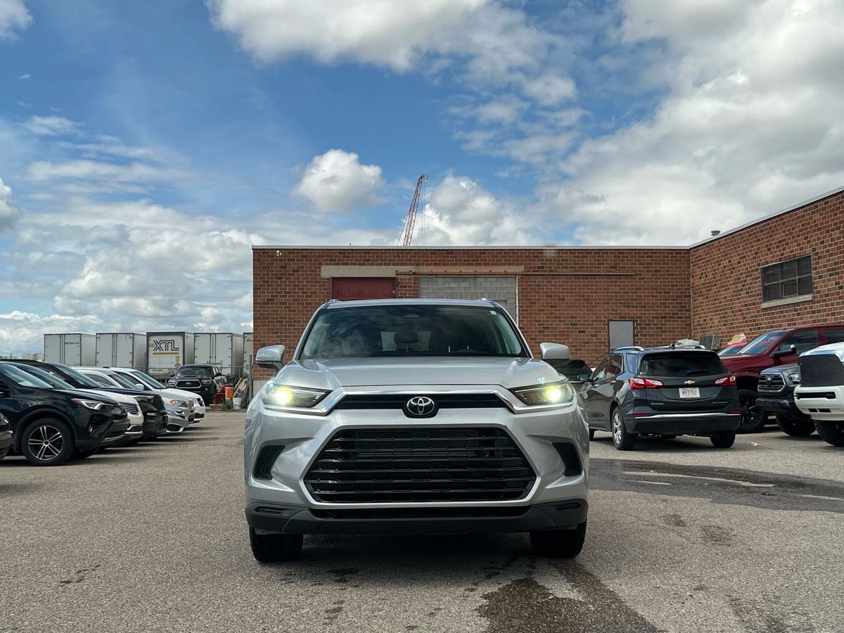 2024 Toyota Grand Highlander Hybrid XLE - Image 2