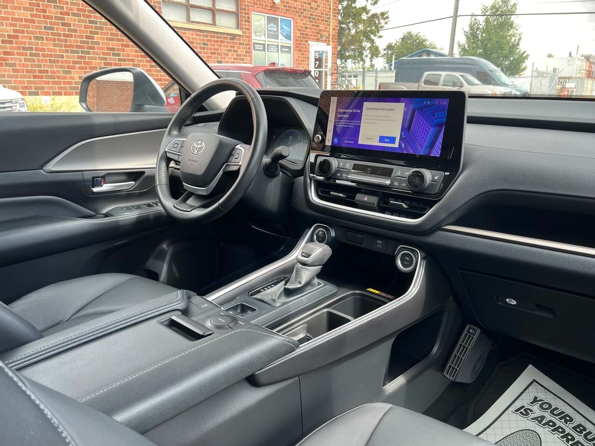 2024 Toyota Grand Highlander Hybrid XLE - Image 12