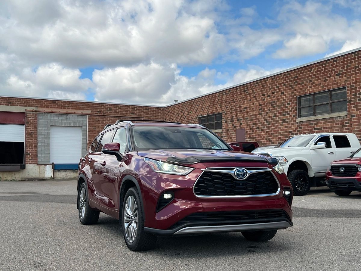 2022 Toyota Highlander Hybrid Limited - Image 1
