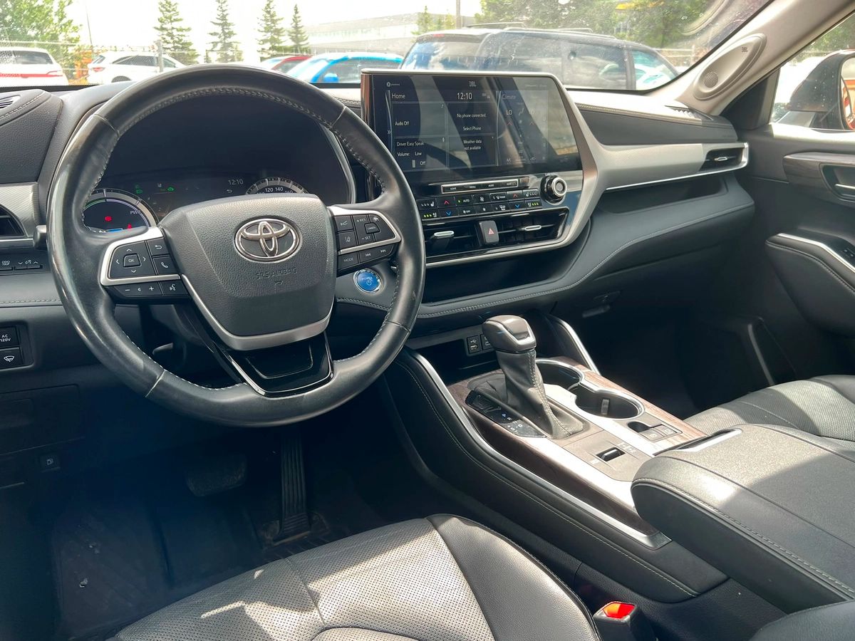 2022 Toyota Highlander Hybrid Limited - Image 10