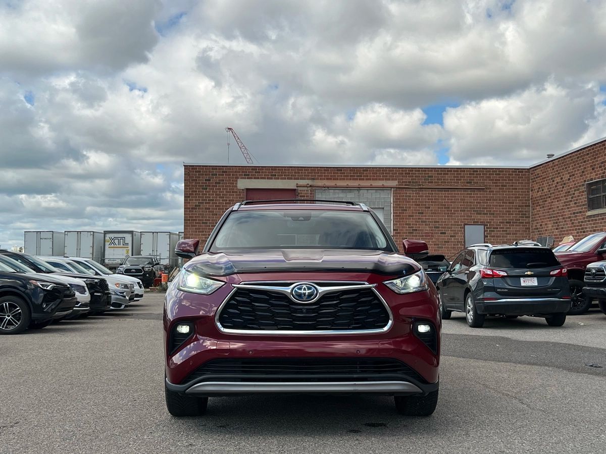 2022 Toyota Highlander Hybrid Limited - Image 2
