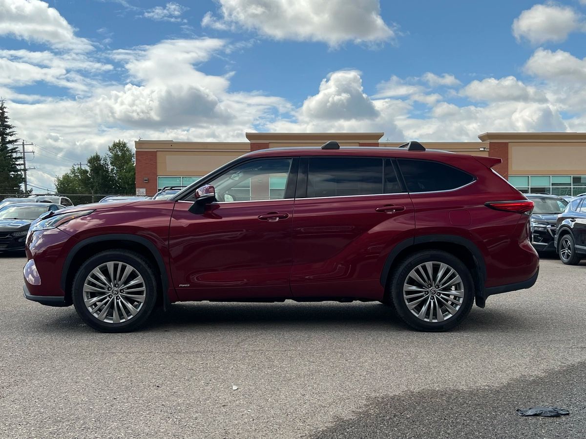 2022 Toyota Highlander Hybrid Limited - Image 4