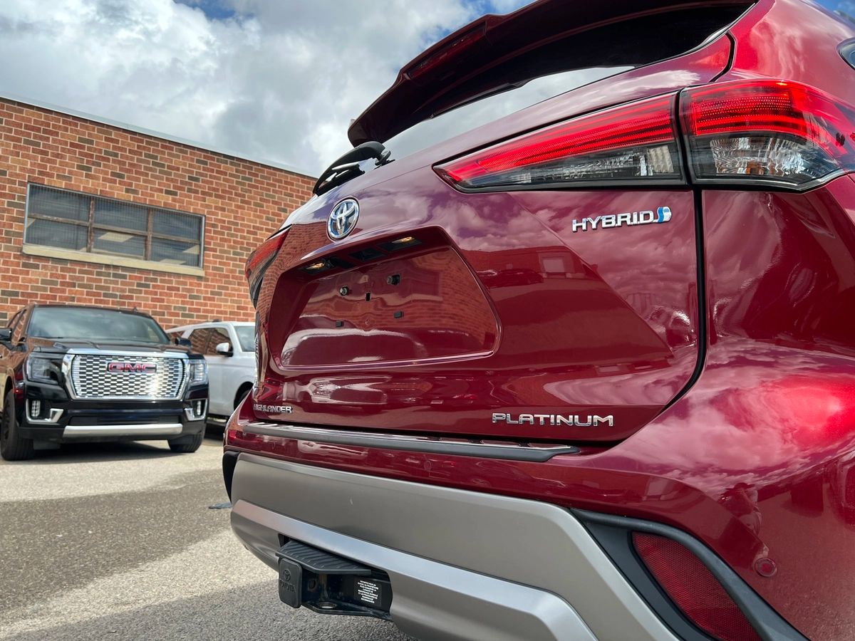 2022 Toyota Highlander Hybrid Limited - Image 9