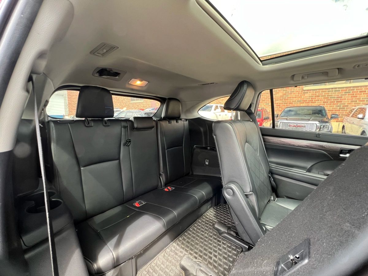 2022 Toyota Highlander Hybrid Limited - Image 14