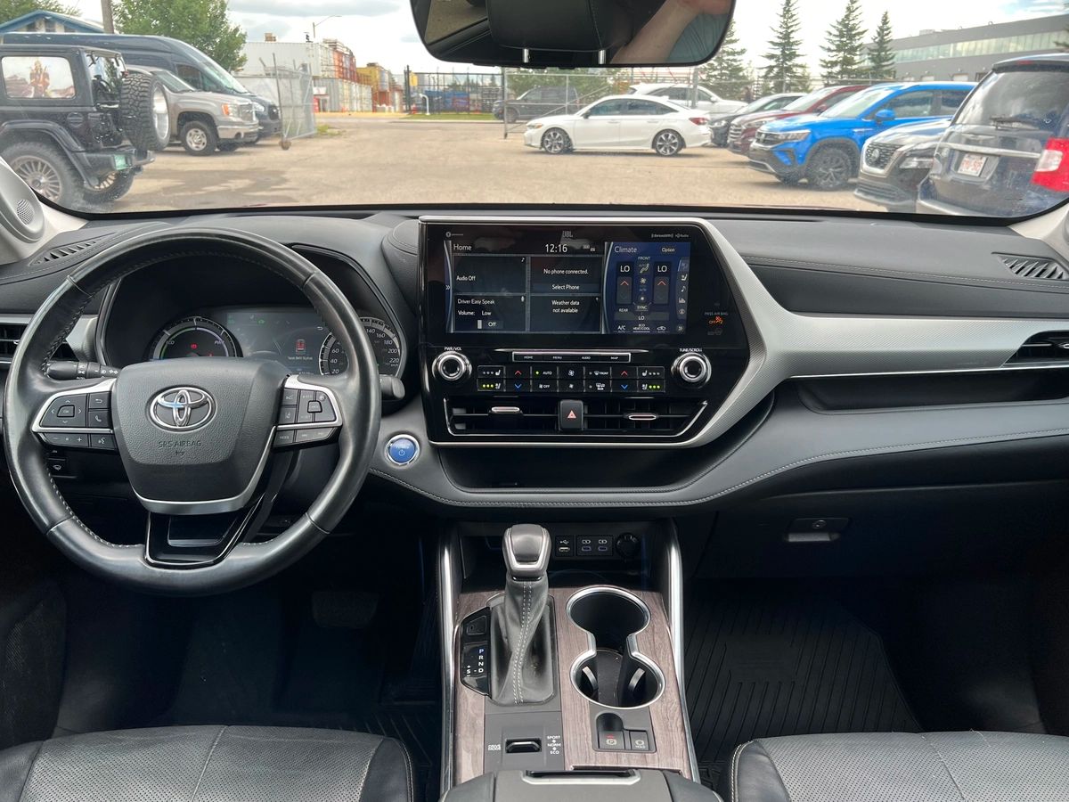 2022 Toyota Highlander Hybrid Limited - Image 11