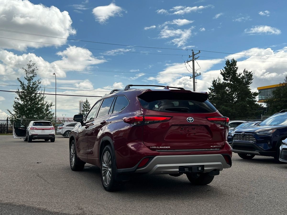 2022 Toyota Highlander Hybrid Limited - Image 5