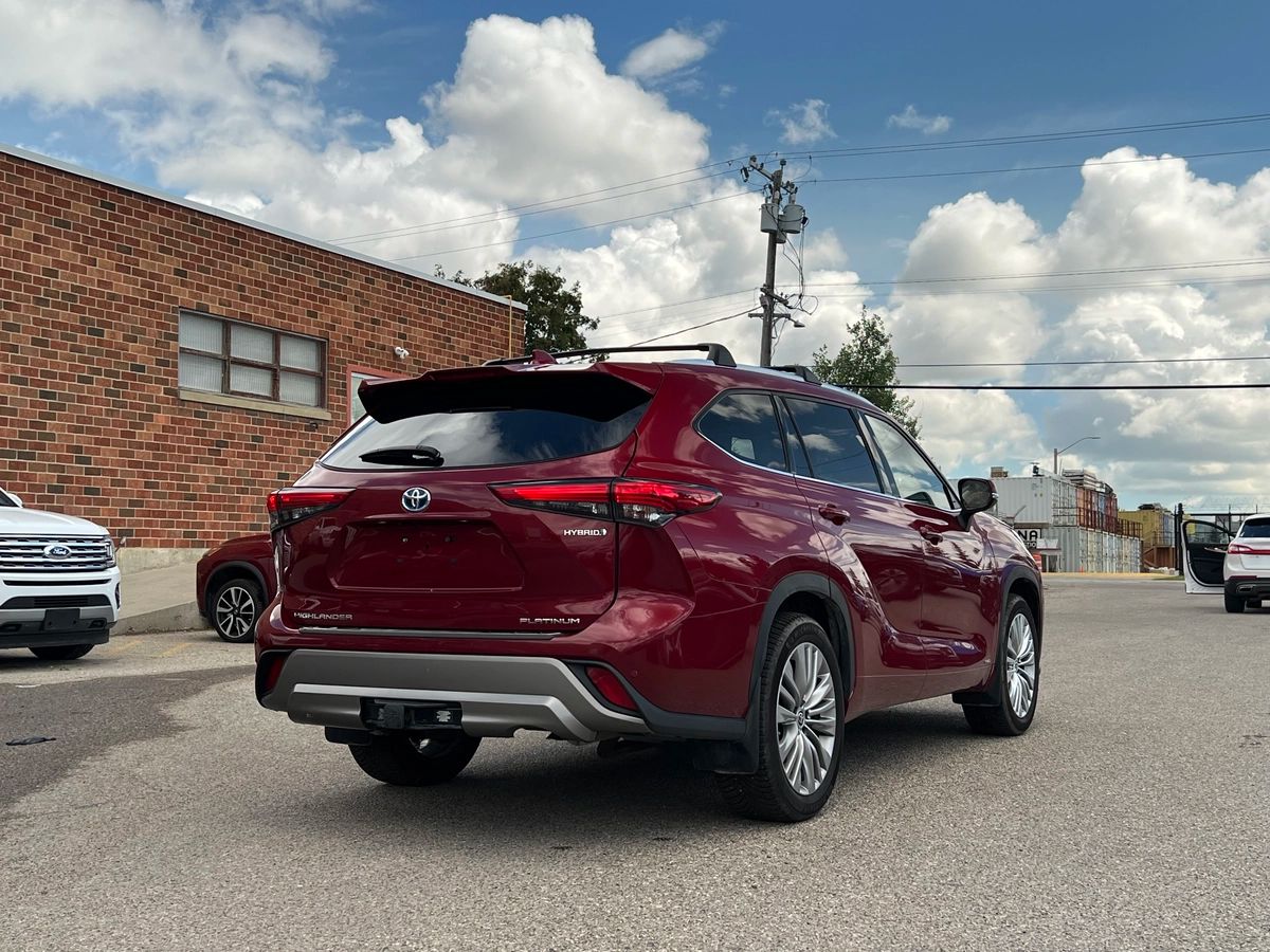 2022 Toyota Highlander Hybrid Limited - Image 7