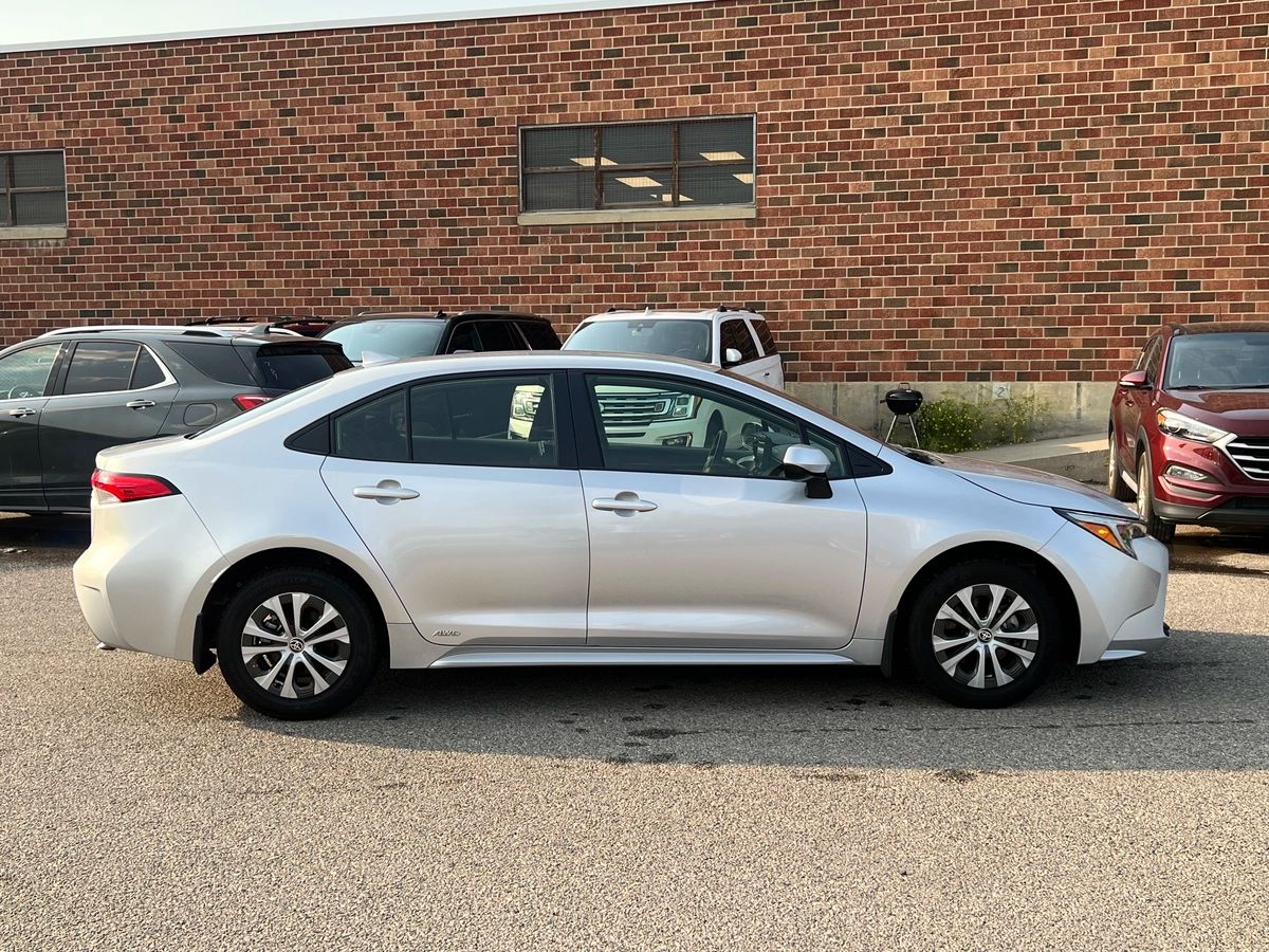 2025 Toyota Corolla Hybrid LE - Image 8