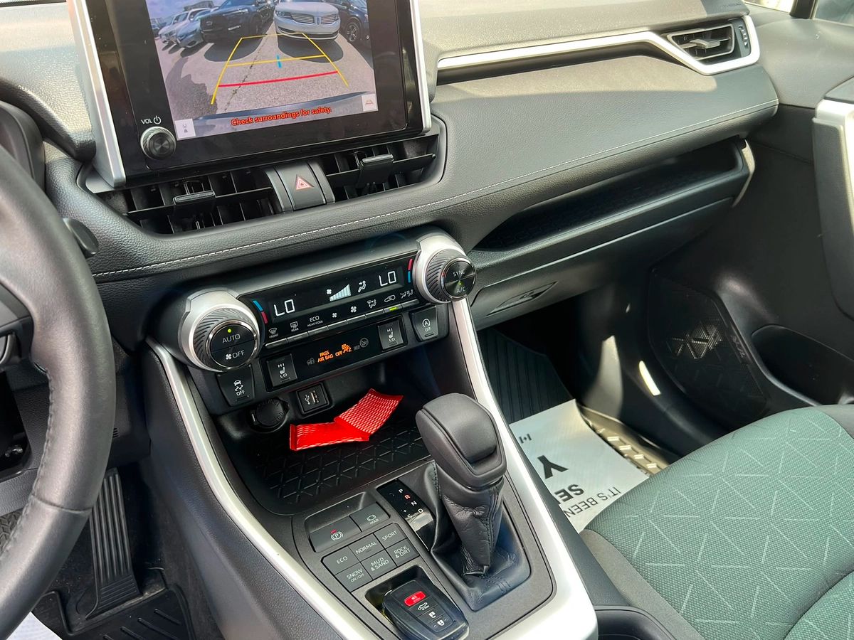 2023 Toyota RAV4 XLE - Image 18