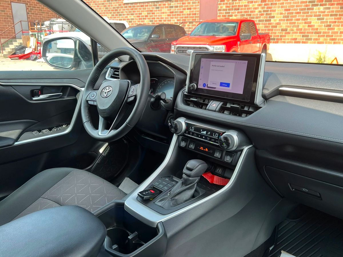 2023 Toyota RAV4 XLE - Image 13