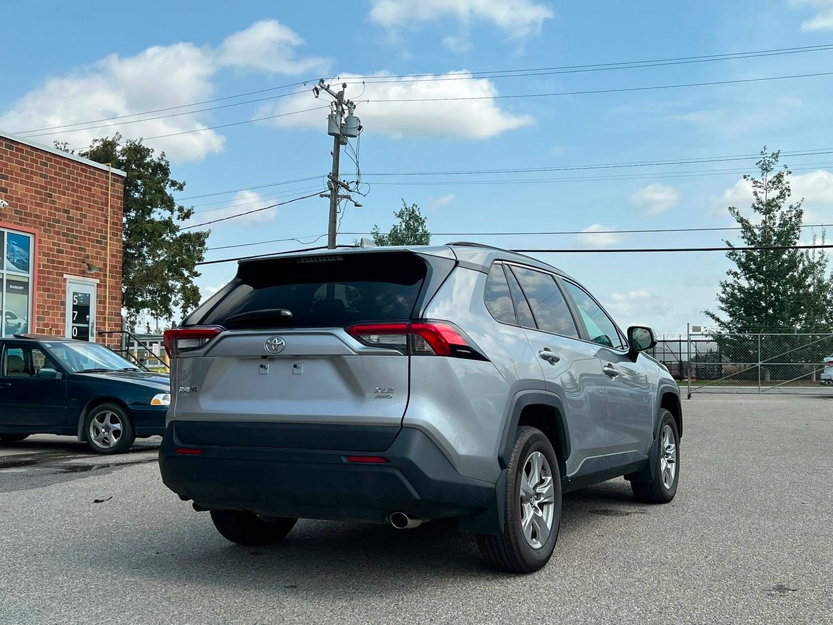 2023 Toyota RAV4 XLE - Image 7