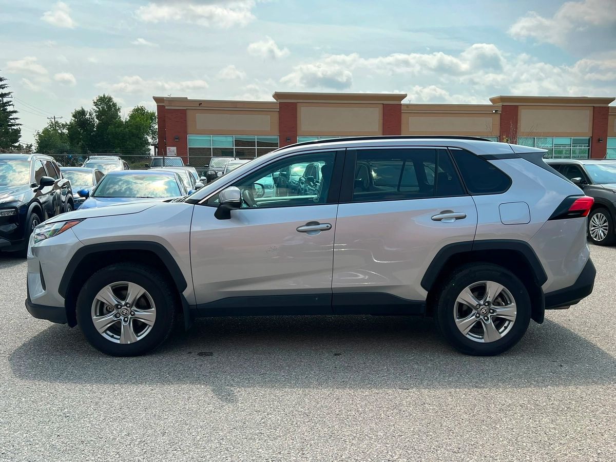 2023 Toyota RAV4 XLE - Image 4