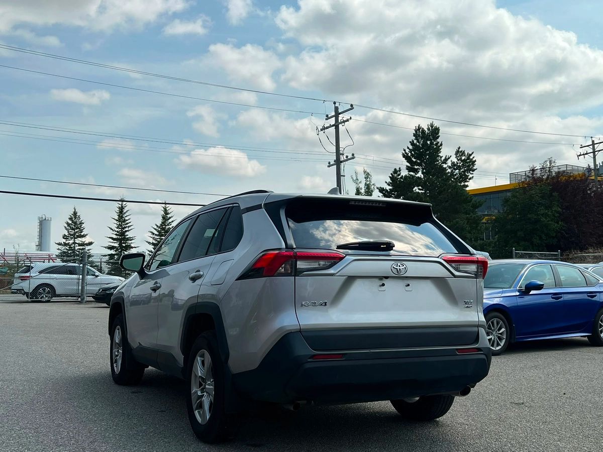 2023 Toyota RAV4 XLE - Image 5