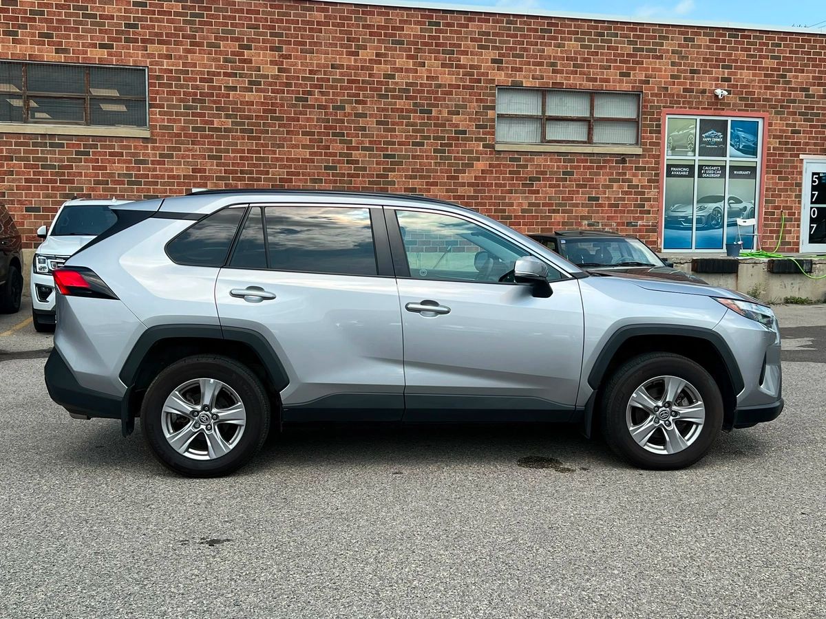 2023 Toyota RAV4 XLE - Image 8