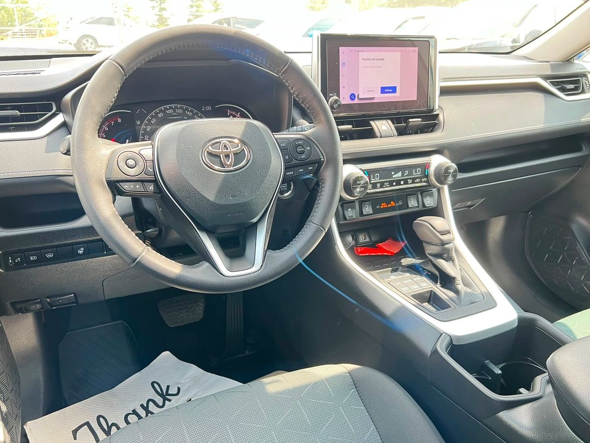 2023 Toyota RAV4 XLE - Image 11