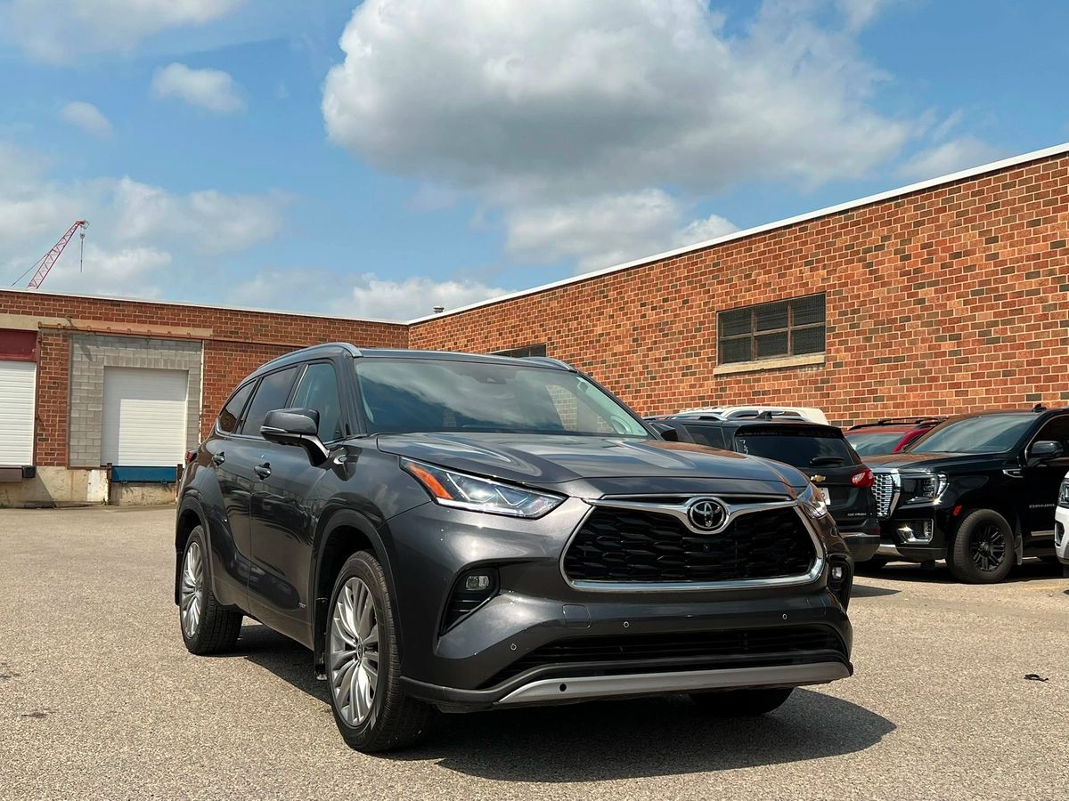 2023 Toyota Highlander Hybrid Limited - Image 1