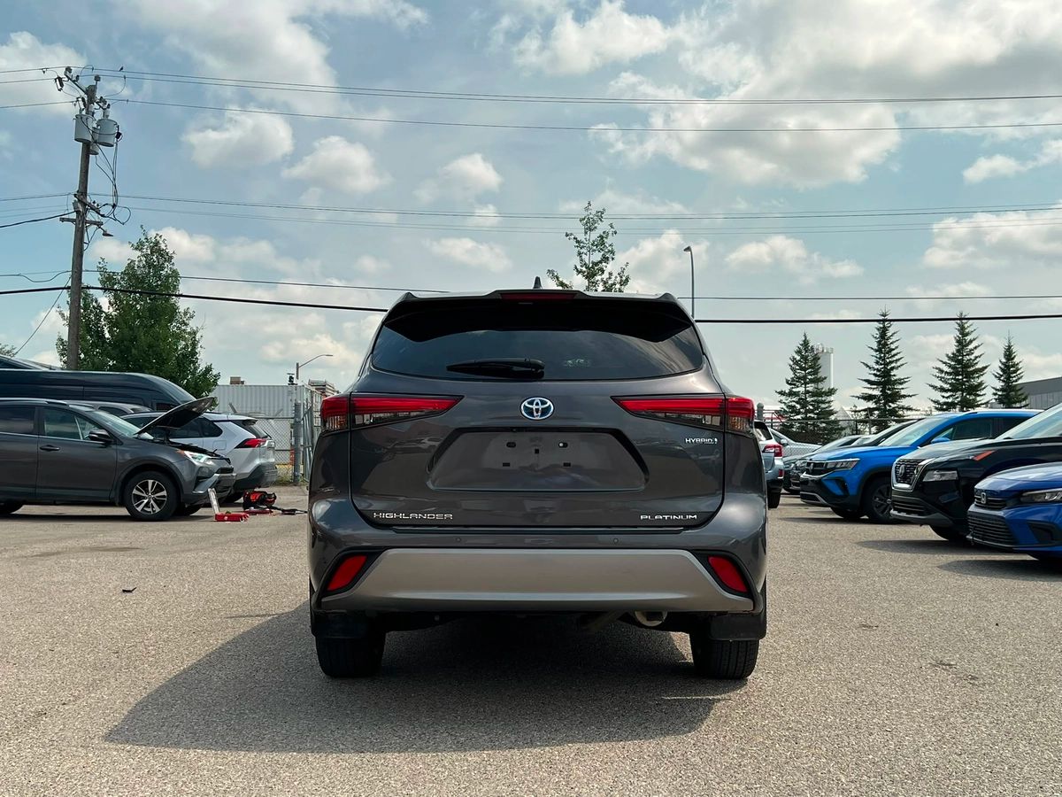 2023 Toyota Highlander Hybrid Limited - Image 6
