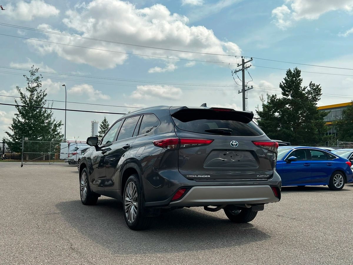 2023 Toyota Highlander Hybrid Limited - Image 5