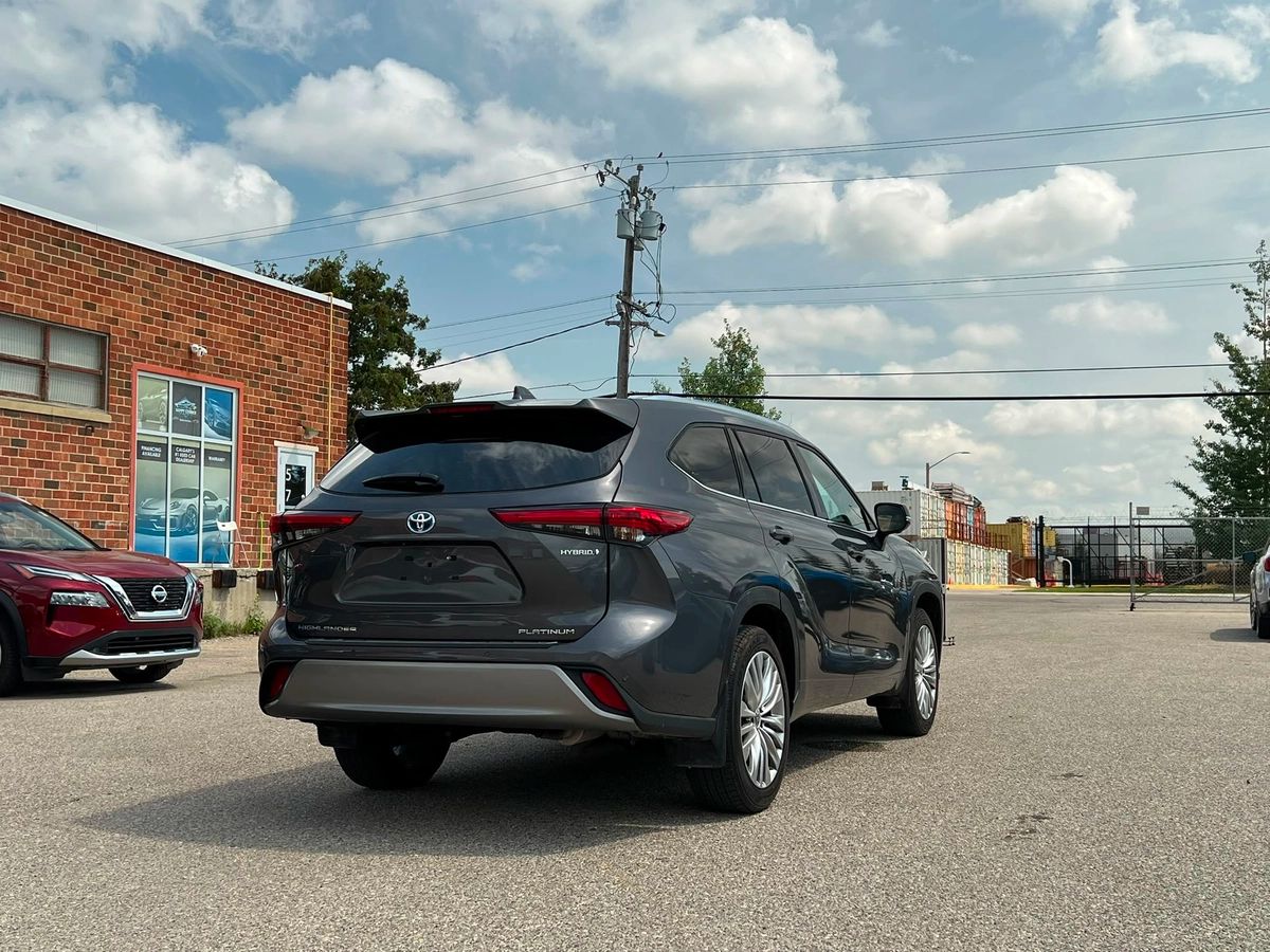 2023 Toyota Highlander Hybrid Limited - Image 7