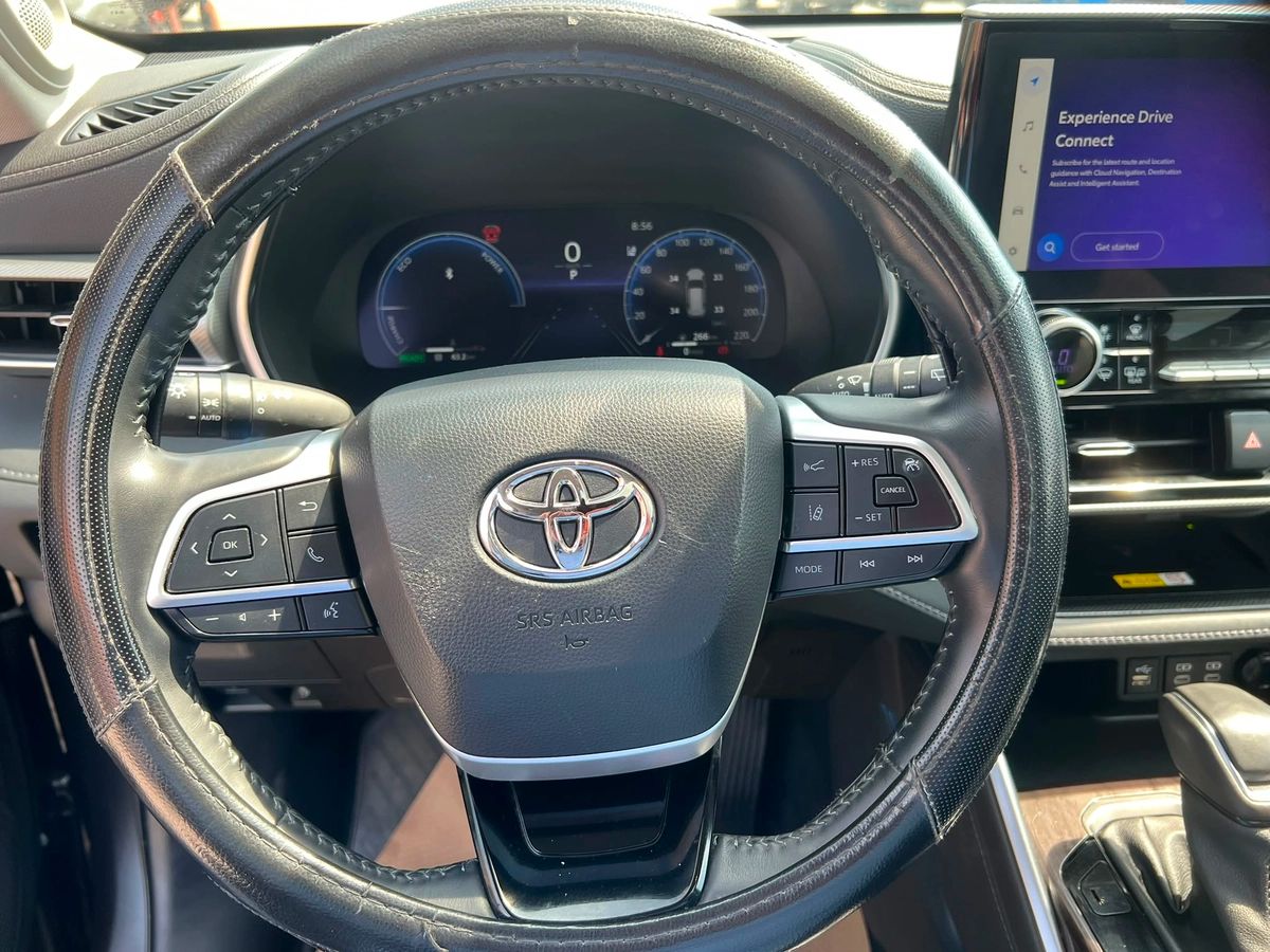2023 Toyota Highlander Hybrid Limited - Image 17